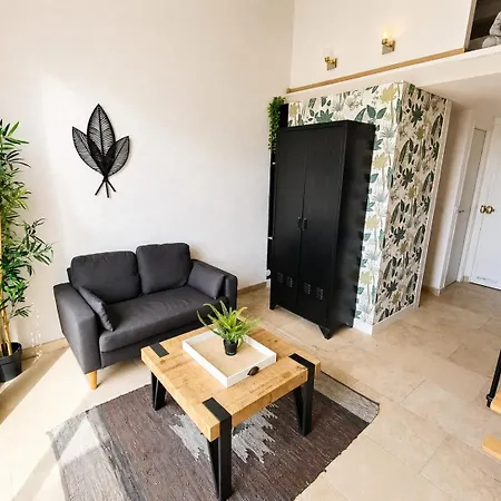 Vue Acces Prive Parking Apartment *